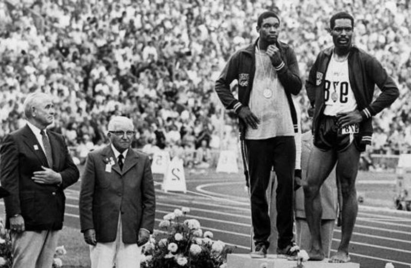 Historical photo of olympic runners.